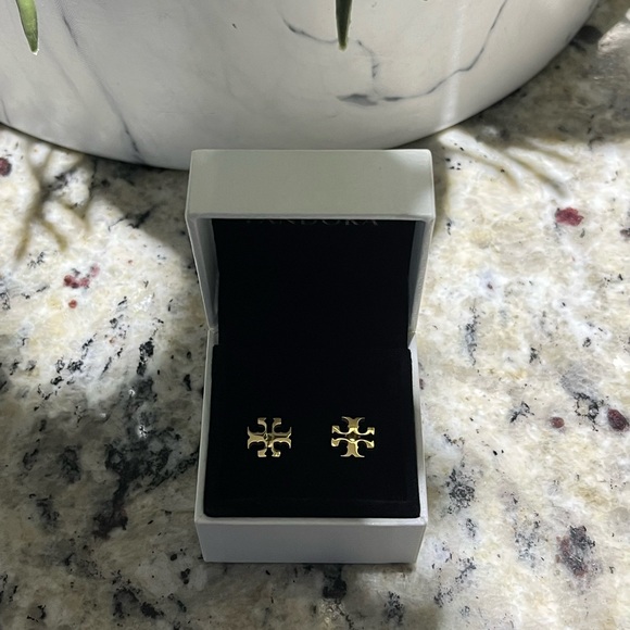 Elegant Gold Earrings - Picture 1 of 1